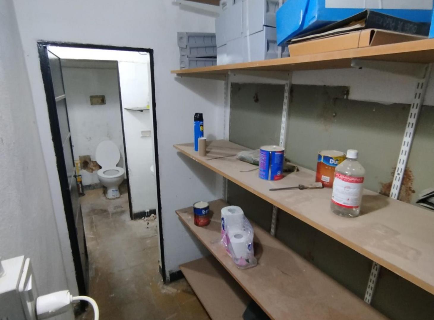 Foto de VENTA LOCAL o DEPÓSITO SIN EXPENSAS-Floresta, imagen 4