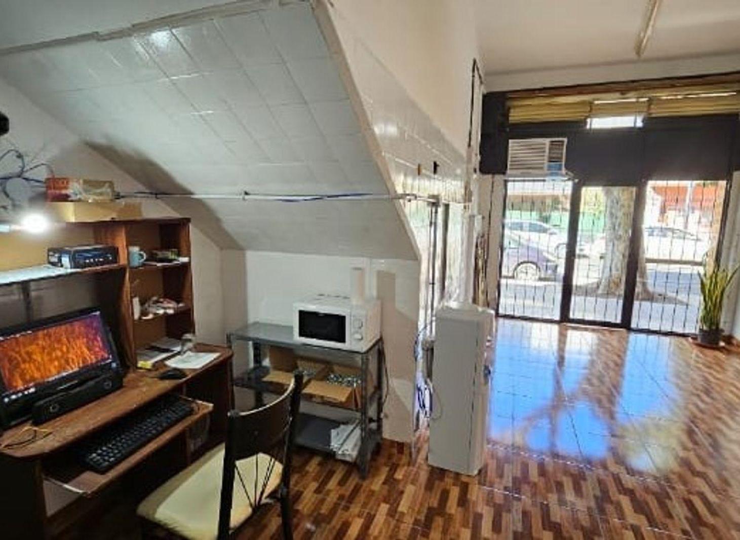 Foto de VENTA LOCAL o DEPÓSITO SIN EXPENSAS-Floresta, imagen 1