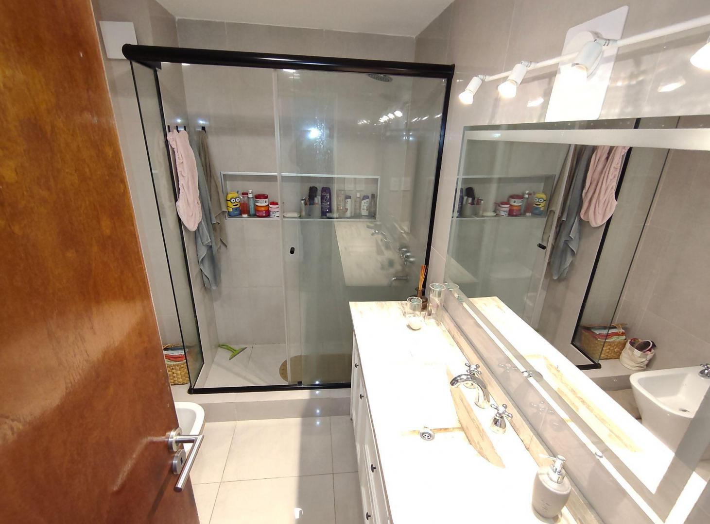 Foto de VENTA DPTO 4 AMB en DEVOTO R / COCHERA / RECICLADO, imagen 4