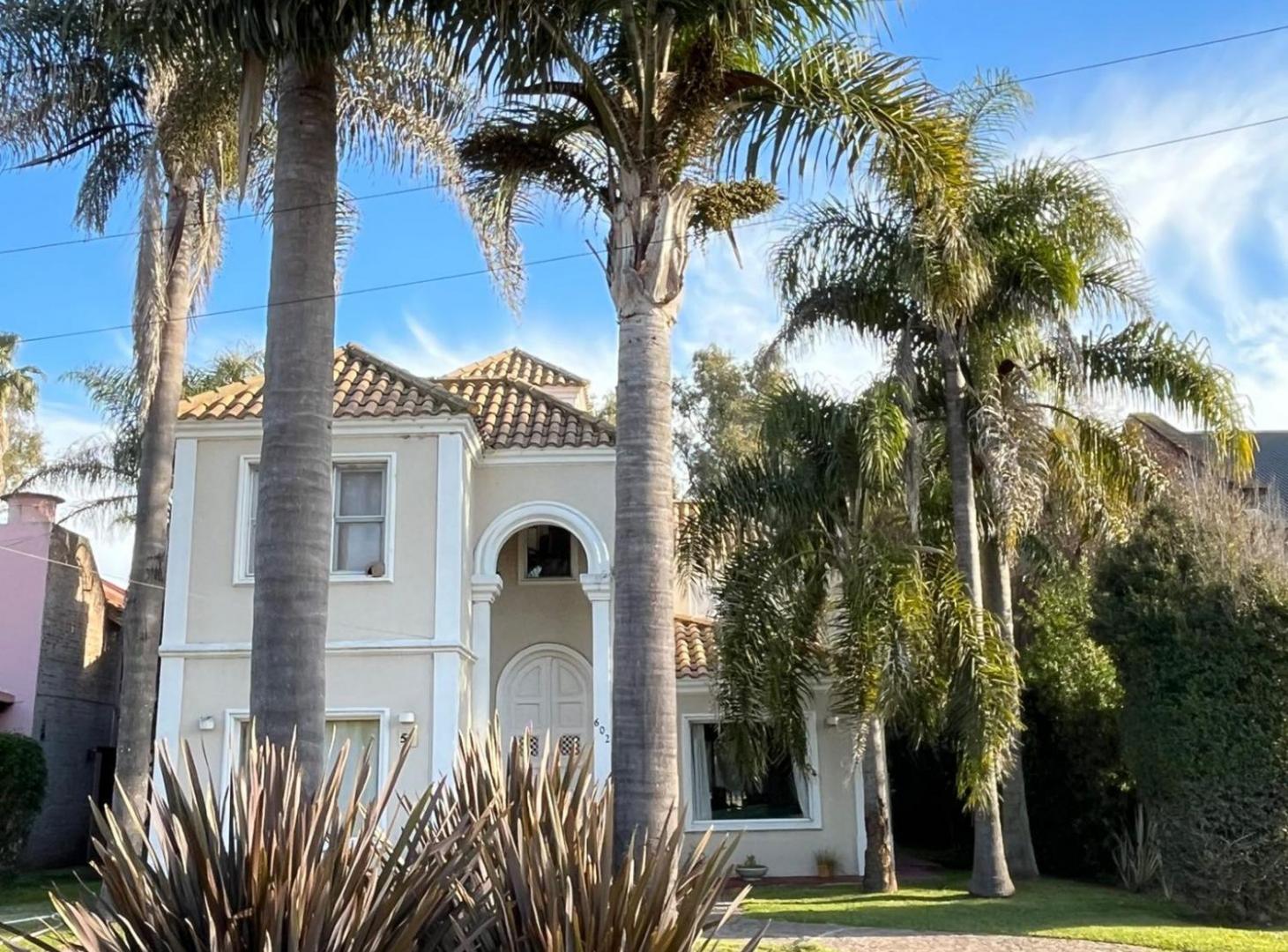 Foto de VENTA DE CASA 4 AMB CON PILETA EN BARRIO NAUTICO, imagen 2