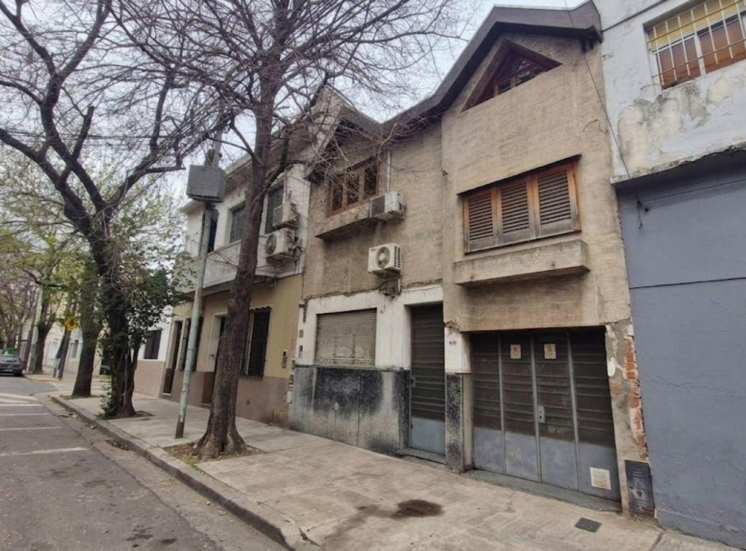 Foto de VENTA CASA CON COCHERA PARRILLA FLORESTA, imagen 2