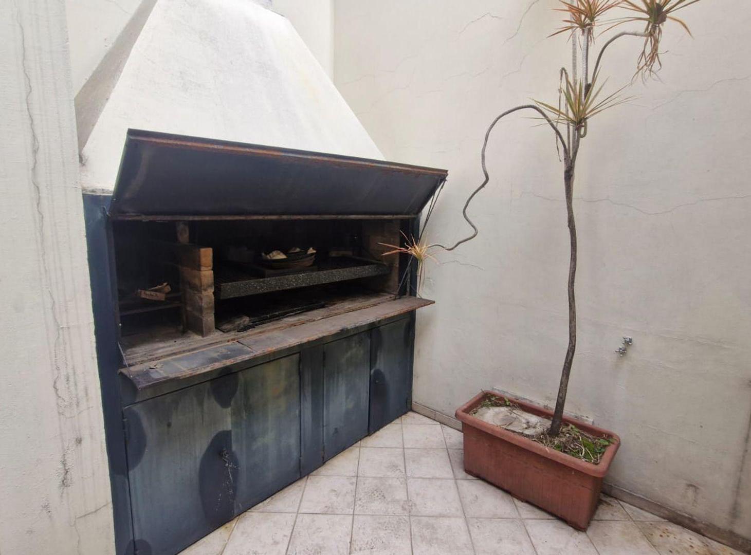 Foto de VENTA CASA CON COCHERA PARRILLA FLORESTA, imagen 4