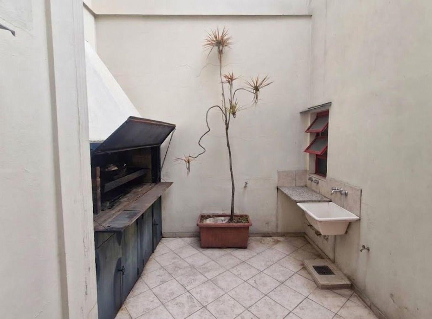 Foto de VENTA CASA CON COCHERA PARRILLA FLORESTA, imagen 1