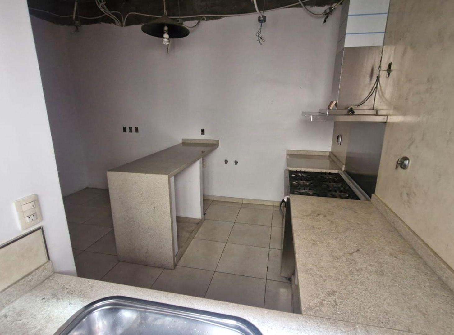 Foto de VENTA CASA CON COCHERA PARRILLA FLORESTA, imagen 3