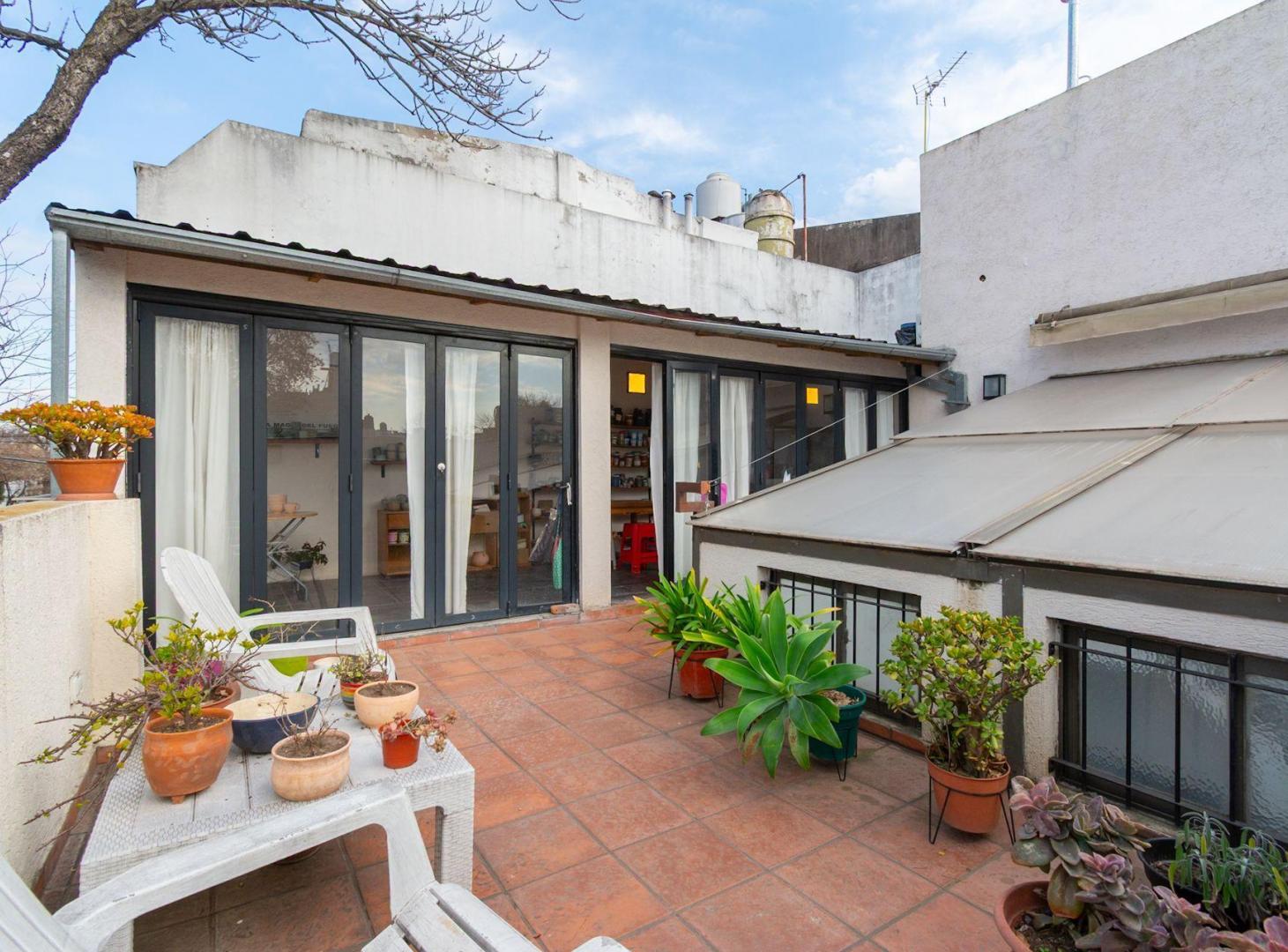 Foto de VENTA DE CASA DE 3 AMB EN SAAVEDRA CON QUINCHO, imagen 1