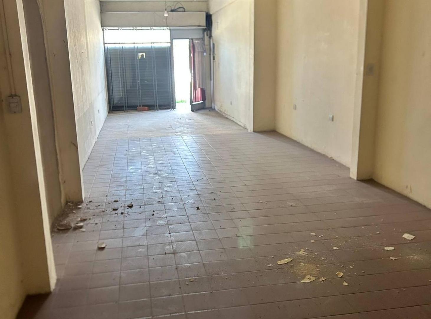 Foto de VENTA LOCAL QUILMES SIN EXPENSAS, imagen 2