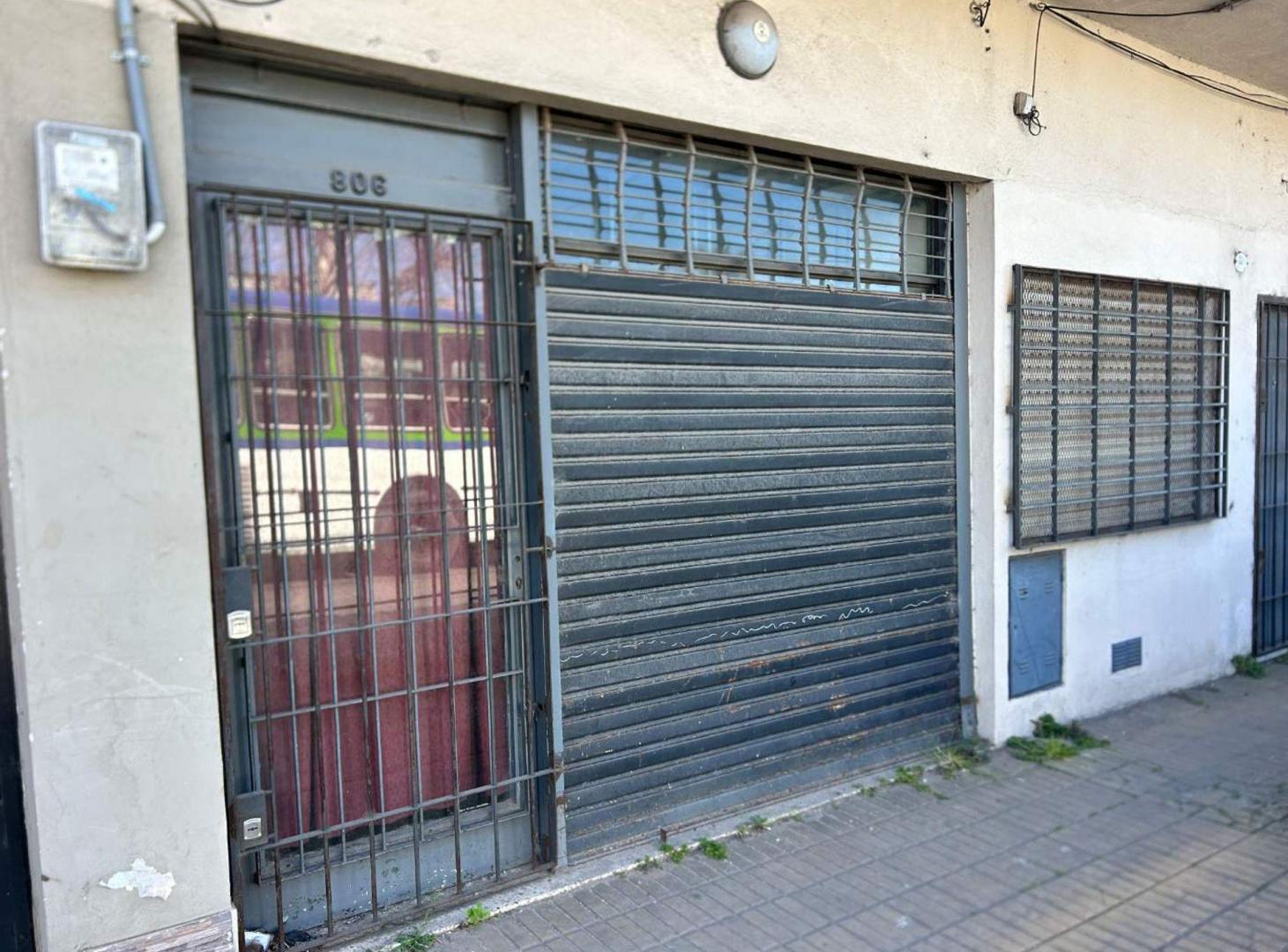 Foto de VENTA LOCAL QUILMES SIN EXPENSAS, imagen 1