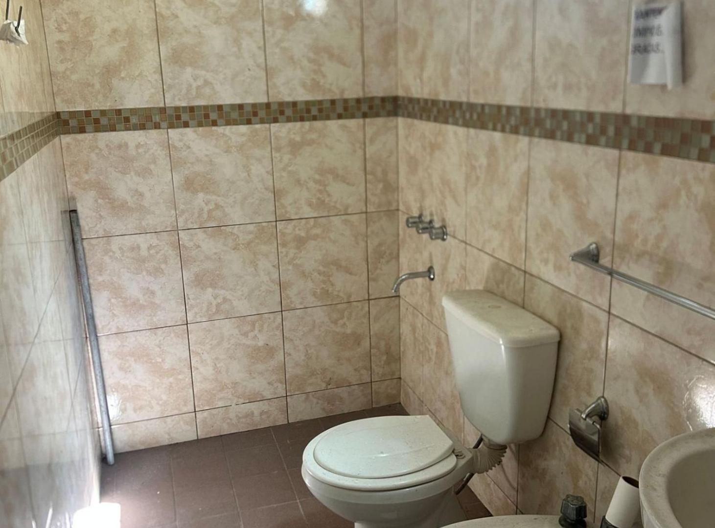 Foto de VENTA LOCAL QUILMES SIN EXPENSAS, imagen 3