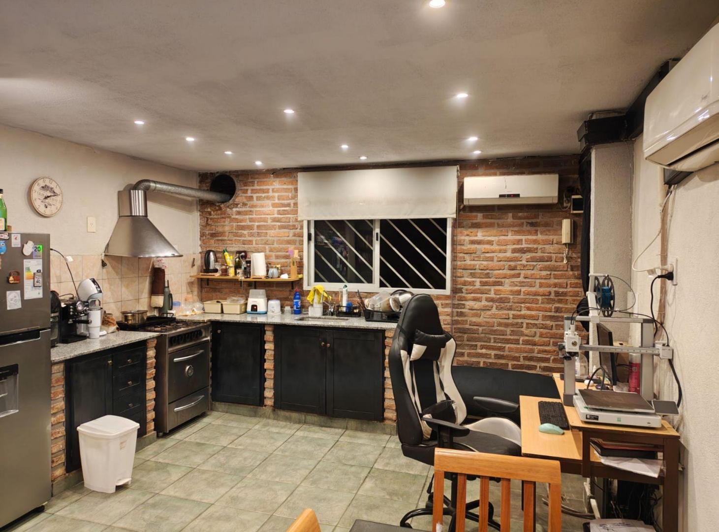 Foto de VENTA PH 2 AMBIENTES PARQUE AVELLANEDA., imagen 2