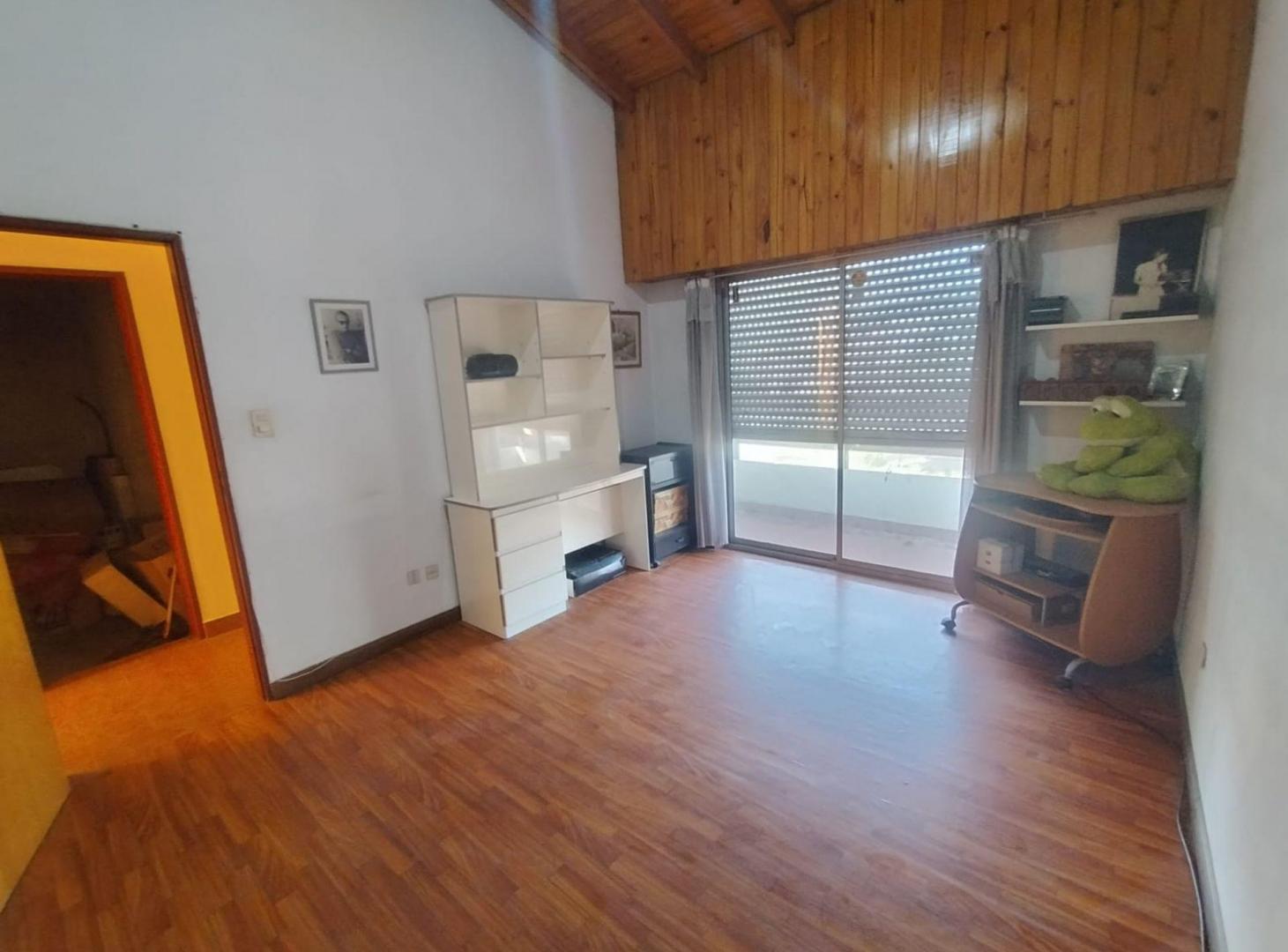 Foto de VENTA CASA 5 AMBIENTES PARQUE PILETA HAEDO, imagen 4