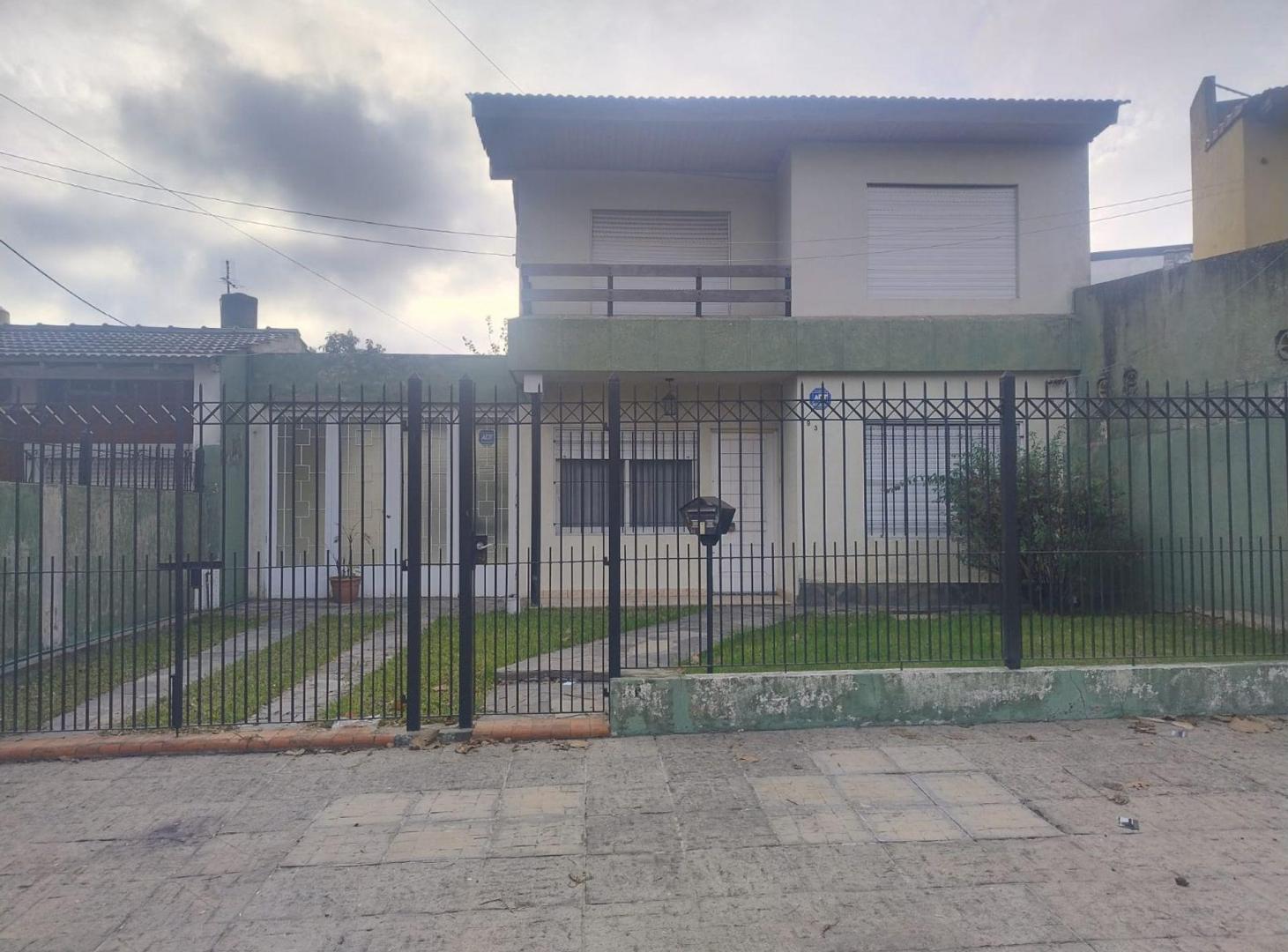Foto de VENTA CASA 5 AMBIENTES PARQUE PILETA HAEDO, imagen 1