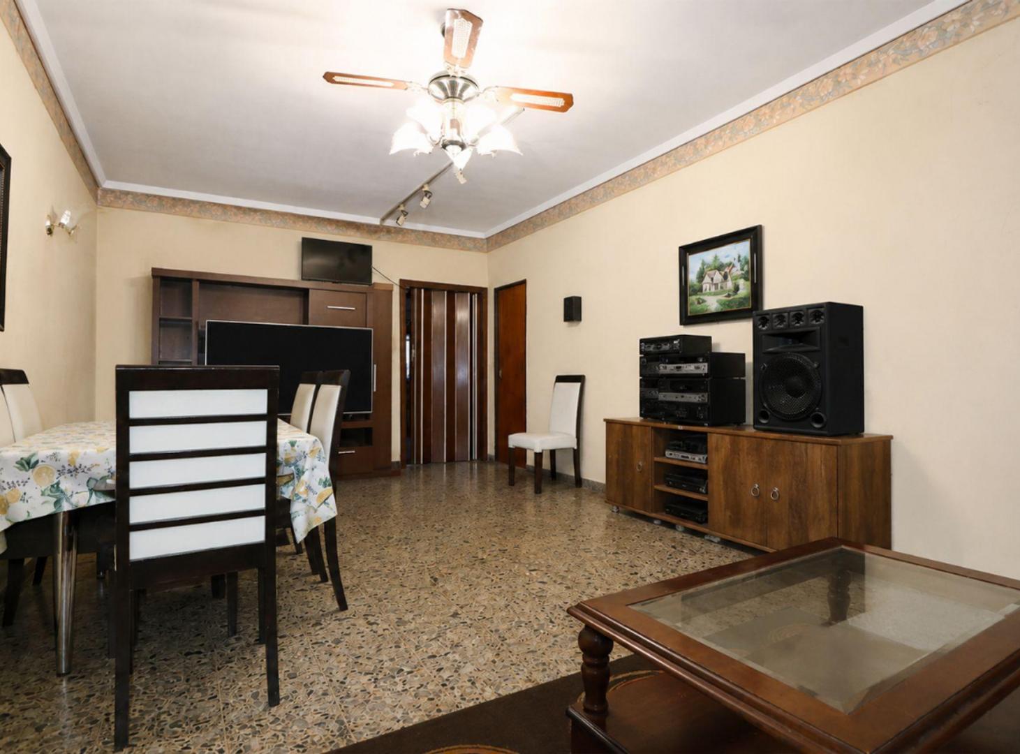 Foto de VENTA CASA L. PROPIO SAAVEDRA 4 AMB + FONDO VERDE, imagen 2