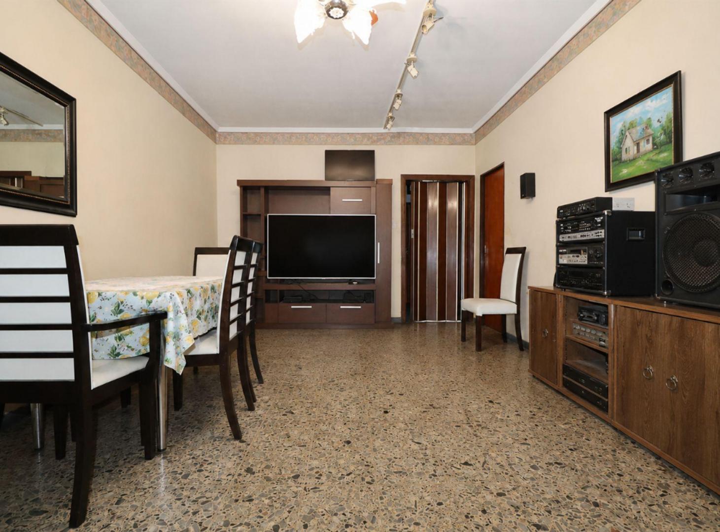 Foto de VENTA CASA L. PROPIO SAAVEDRA 4 AMB + FONDO VERDE, imagen 3