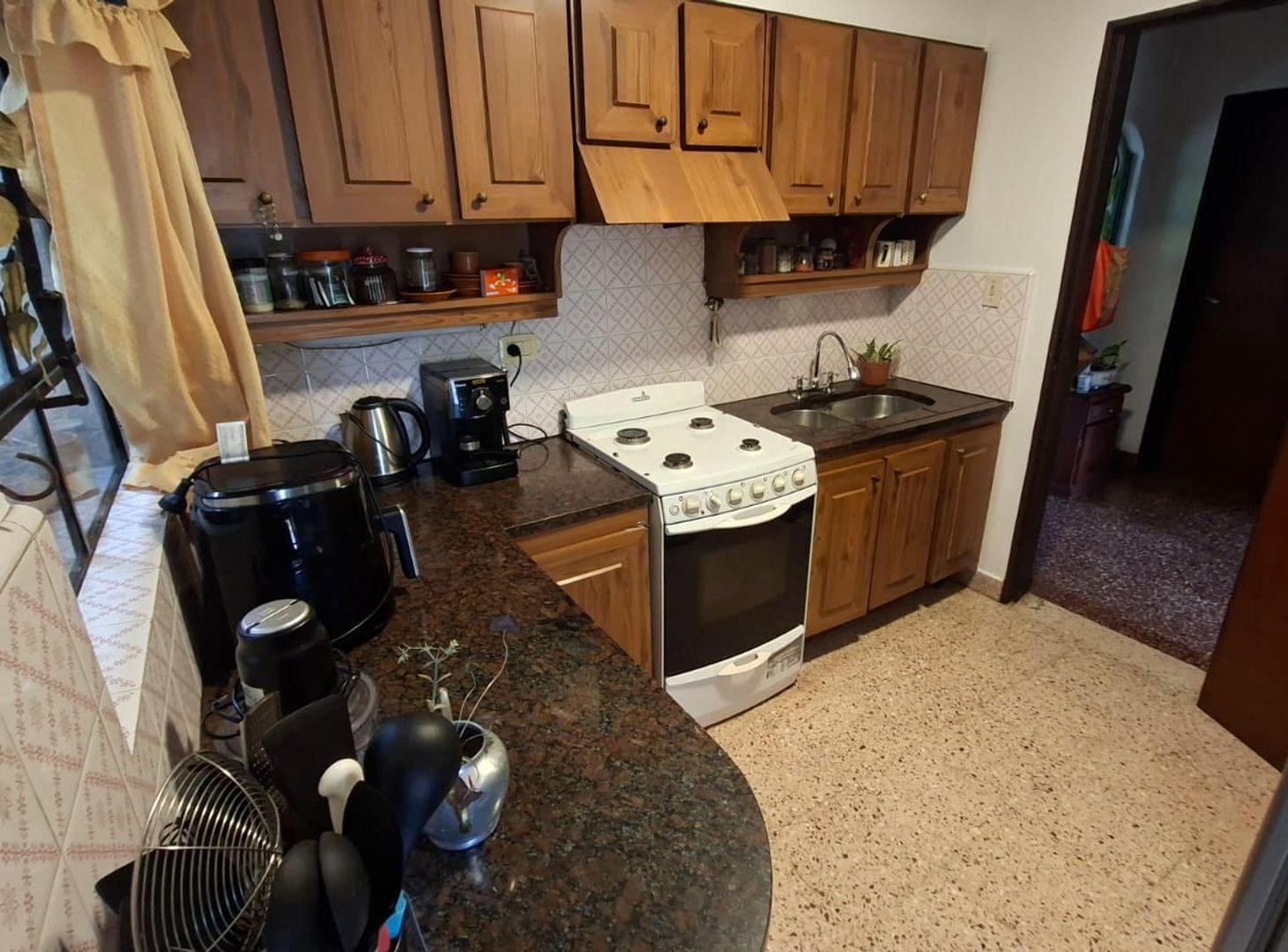 Foto de VENTA CASA 4 AMBIENTES MORON COCHERA Y PILETA, imagen 4