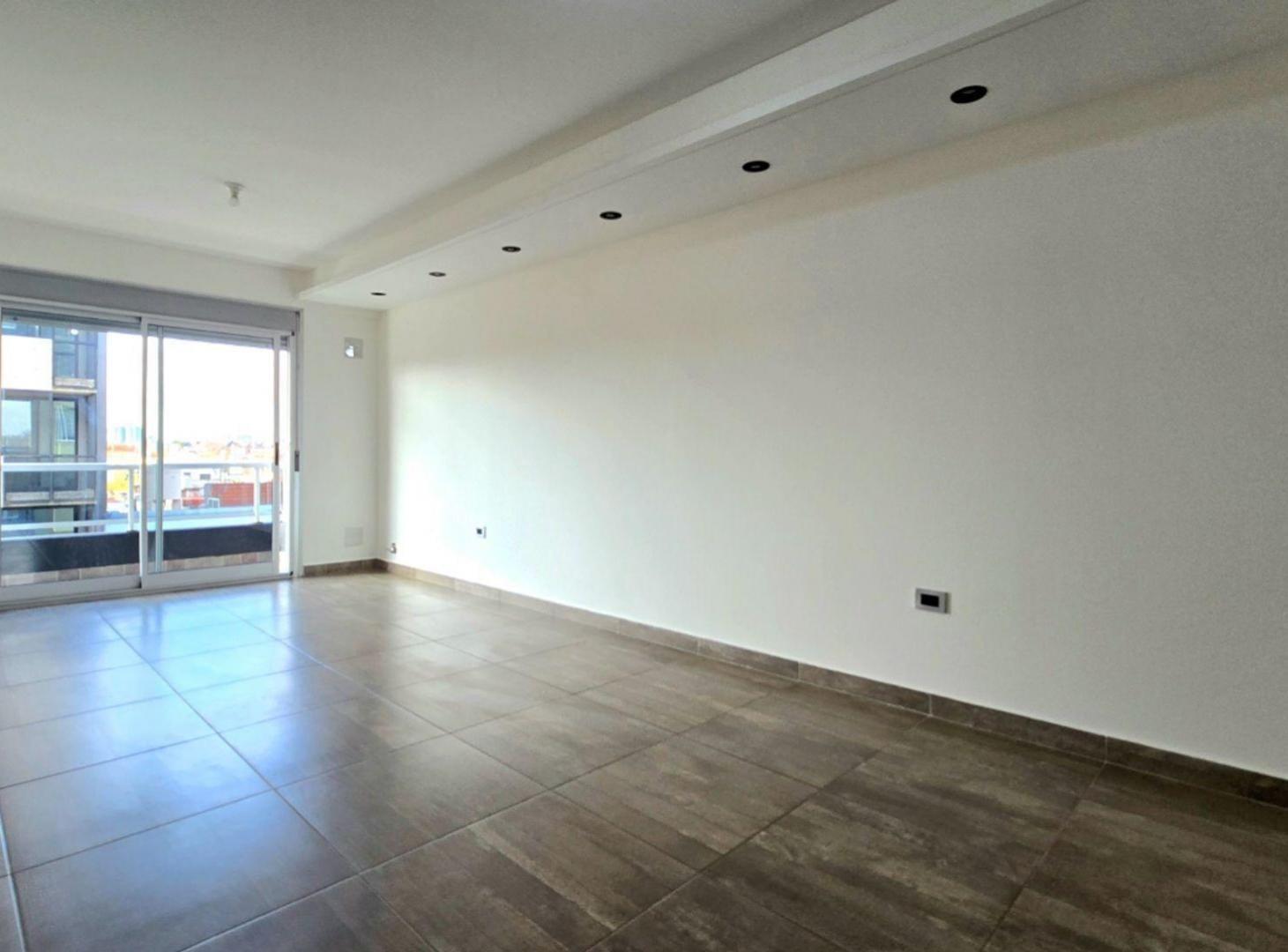 Foto de VENTA PISO 4 AMBIENTES con balcón en Monte Castro, imagen 1