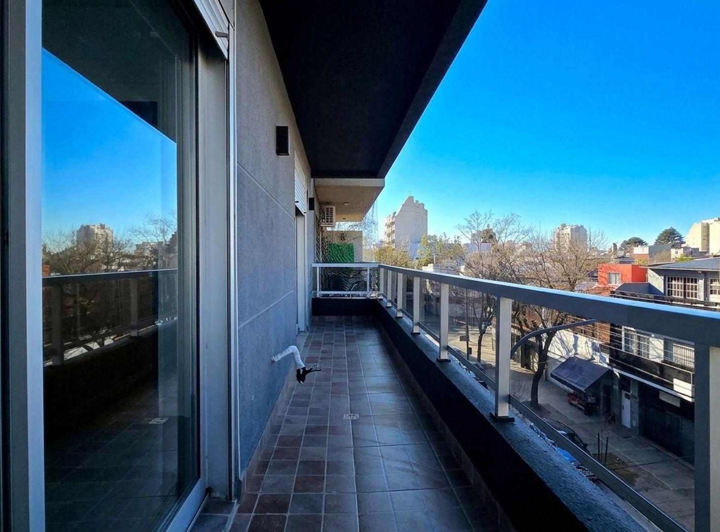 Foto de VENTA PISO 4 AMBIENTES con balcón en Monte Castro, imagen 2