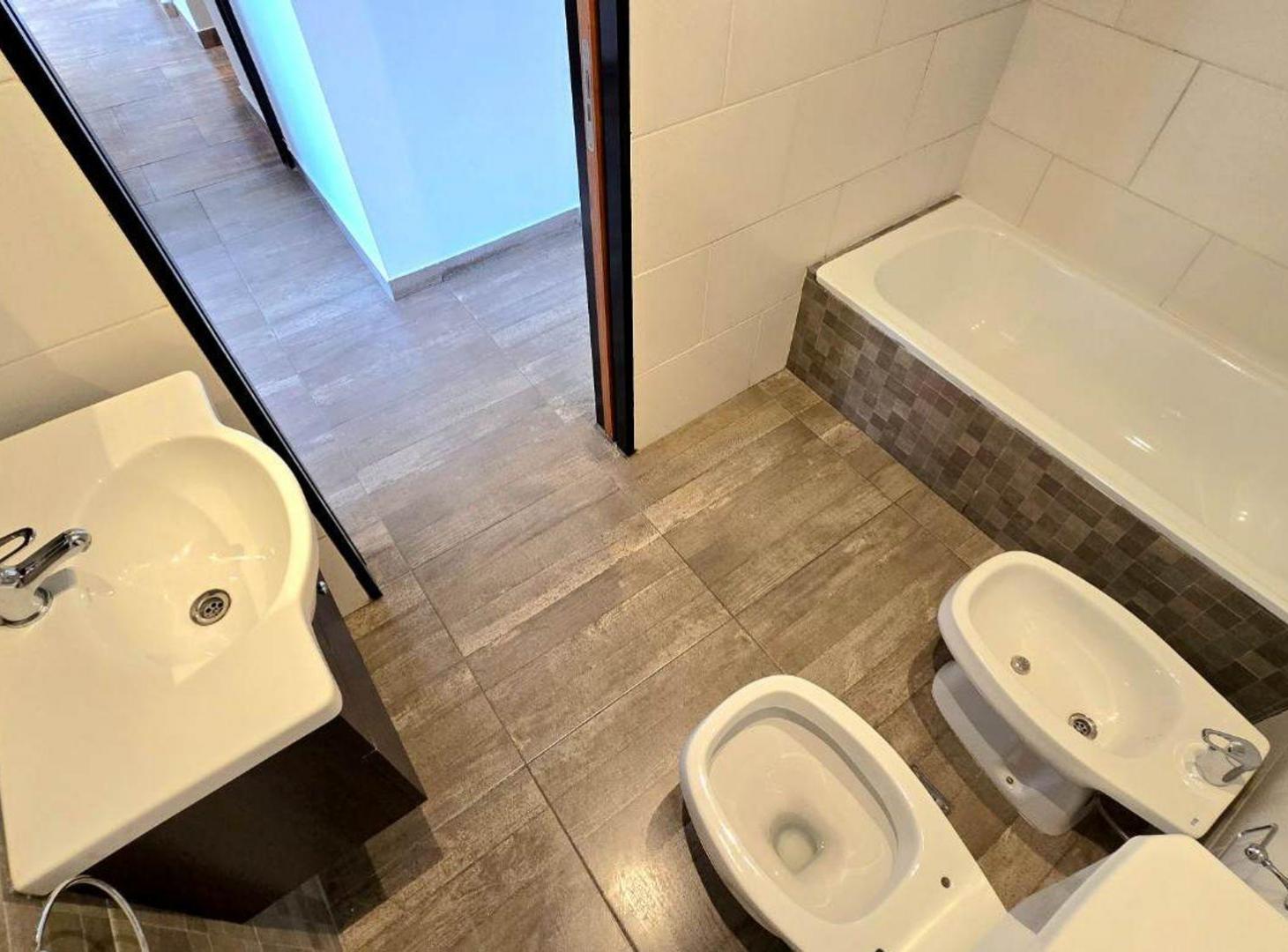 Foto de VENTA PISO 4 AMBIENTES con balcón en Monte Castro, imagen 5