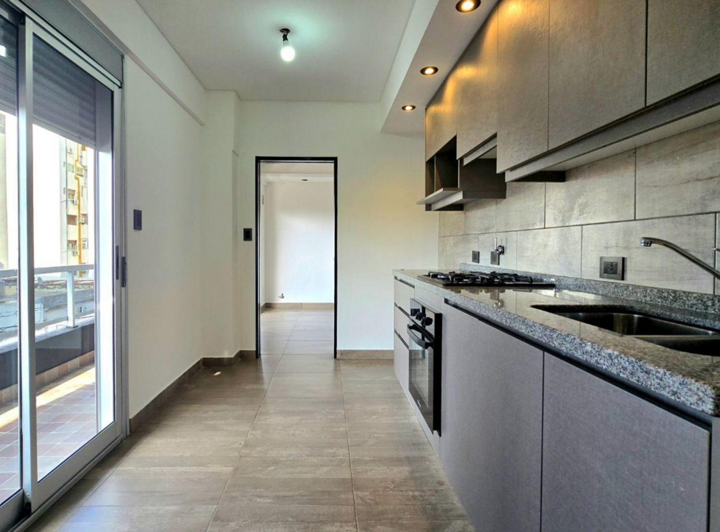 Foto de VENTA PISO 4 AMBIENTES con balcón en Monte Castro, imagen 3