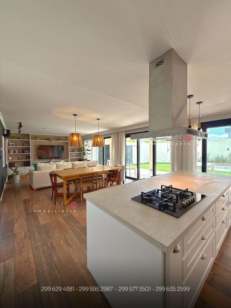 Foto de Casa 0 ambientes 4 dormitorios. | Mar argentino al 200, imagen 2