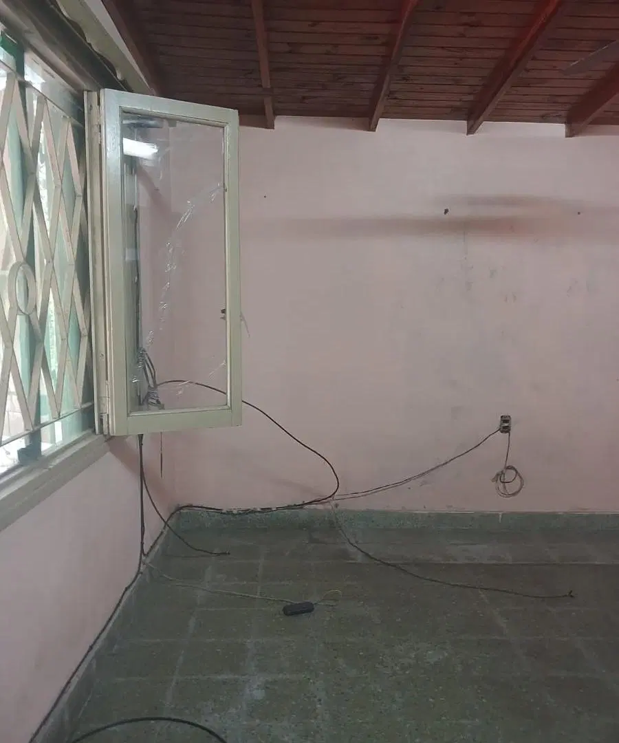 Casa sobre lote propio con jardín, terraza y potencial de ampliación en Laferrere 2