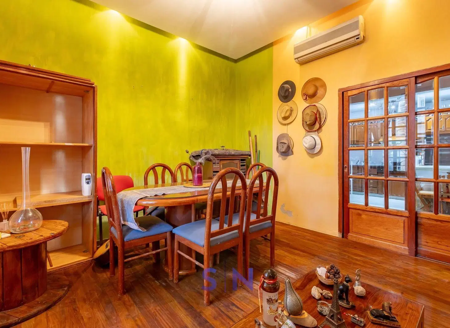 IMPONENTE CASA EN SANTA RITA, CON MUCHA LUZ Y VENTILACIÓN. 2