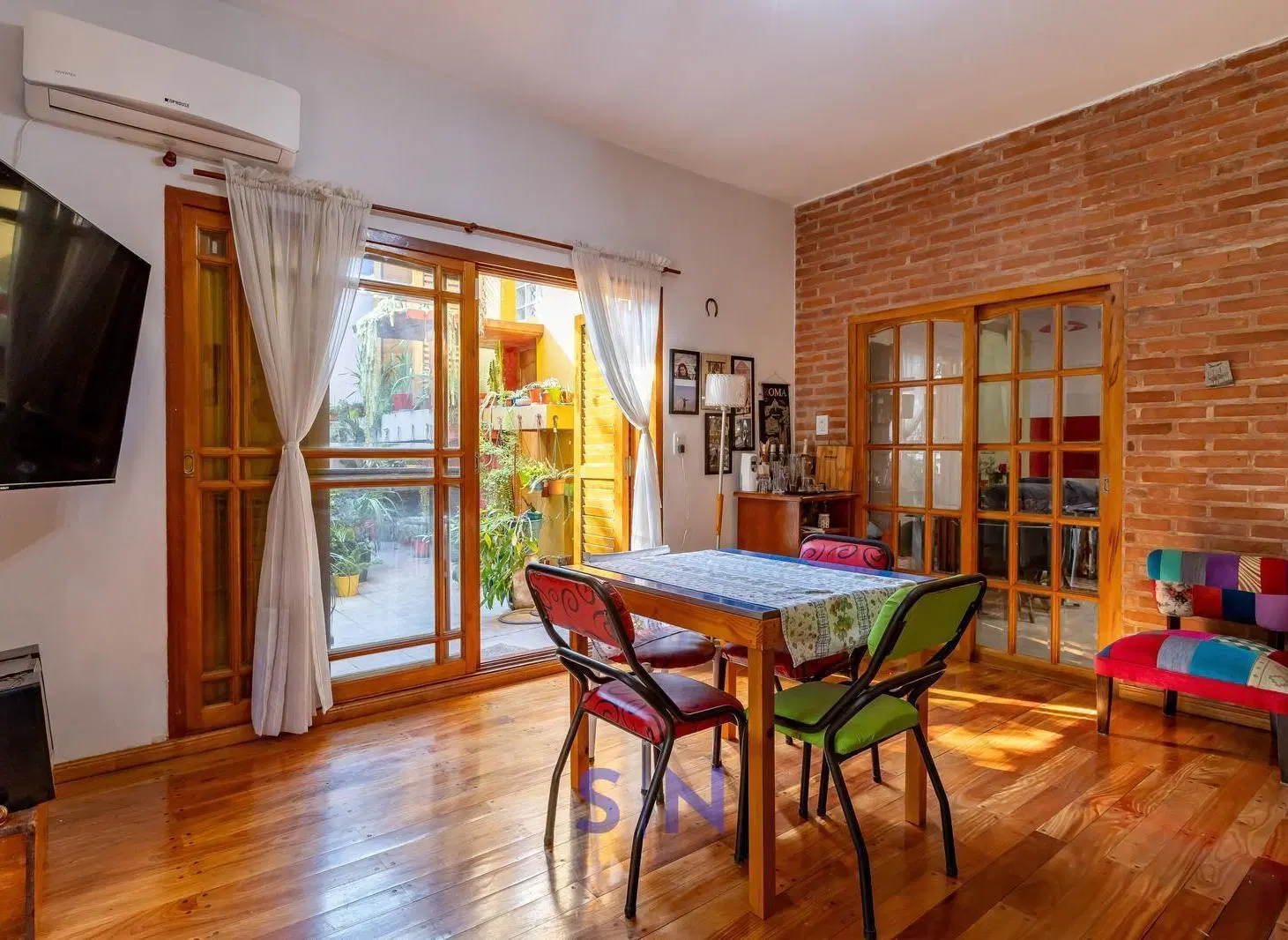 IMPONENTE CASA EN SANTA RITA, CON MUCHA LUZ Y VENTILACIÓN. 3