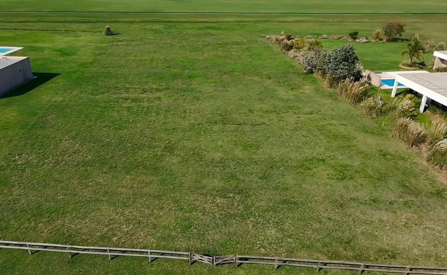 Terreno con fondo a las canchas de polo en Chacras de la Trinidad 4