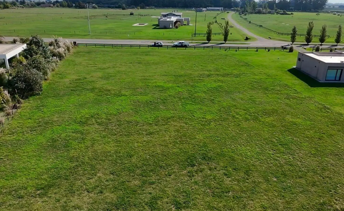 Terreno con fondo a las canchas de polo en Chacras de la Trinidad 5