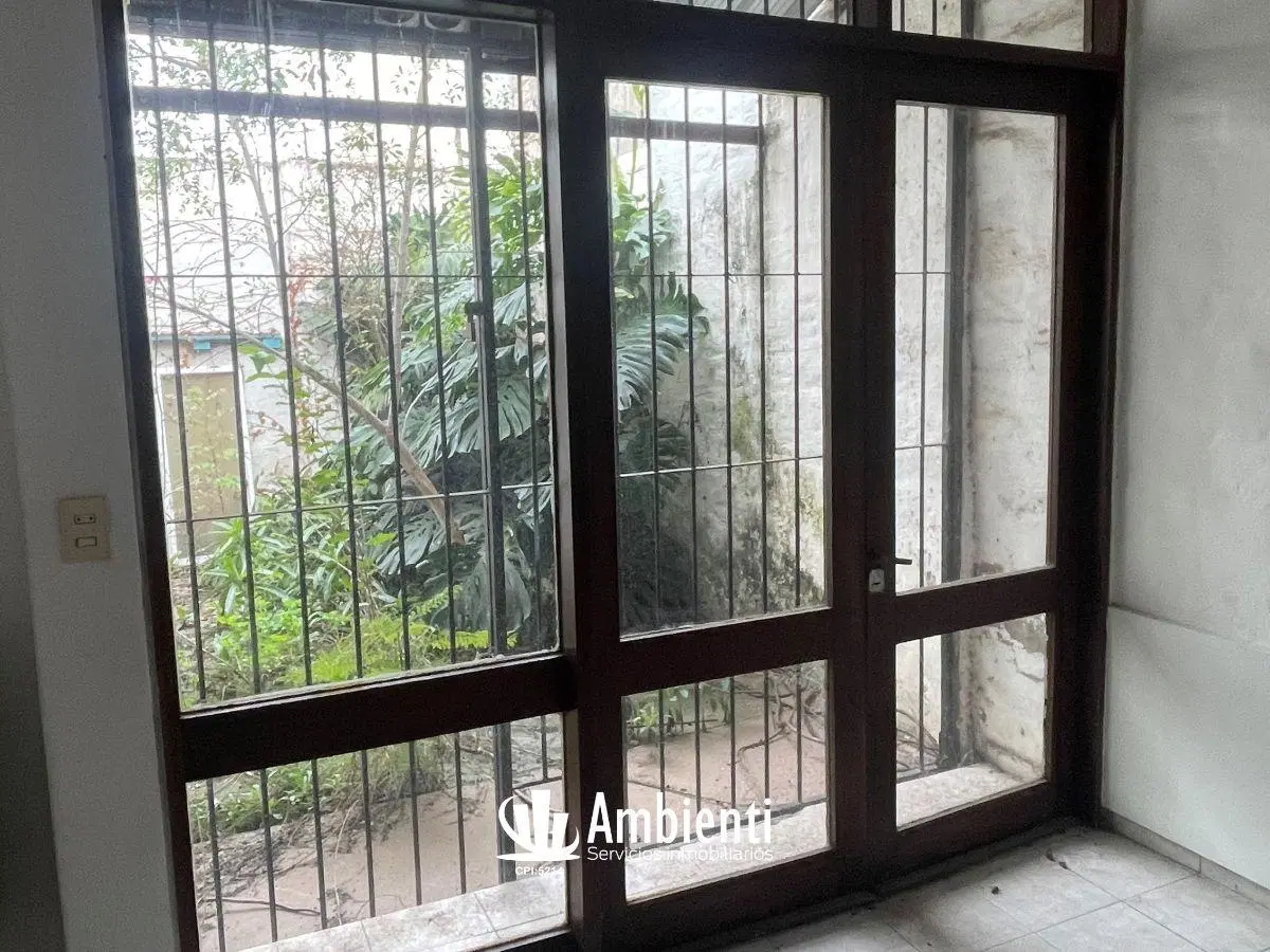 Casa 2 Dorm para Flipping Barrio Guemes con patio y cochera 4