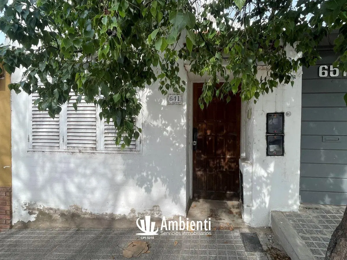 Casa 2 Dorm para Flipping Barrio Guemes con patio y cochera 3