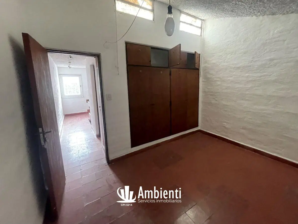 Casa 2 Dorm para Flipping Barrio Guemes con patio y cochera 2