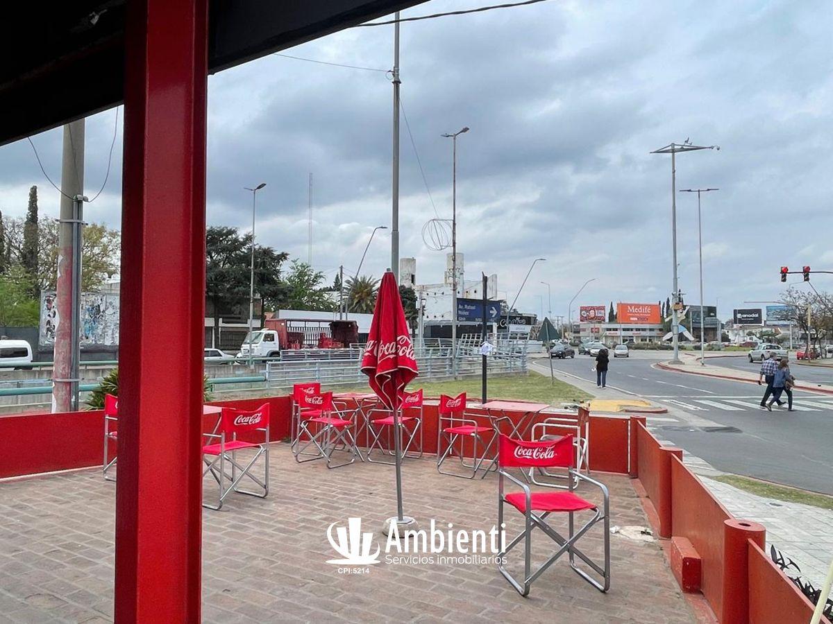 Foto de Esquina comercial/institucional - Mujer Urbana, imagen 3