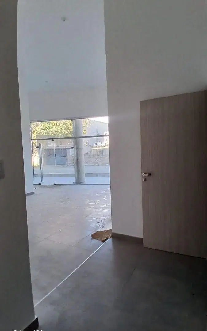 VENDO LOCALES EN PASEO QUATTRO CARLOS PAZ 3