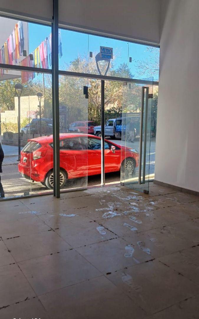 Foto de VENDO LOCALES EN PASEO QUATTRO CARLOS PAZ, imagen 2