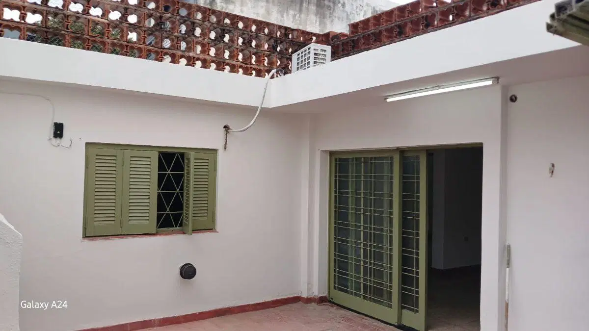 Casa de 2 dormitorios con cochera Barrio San Martin 5