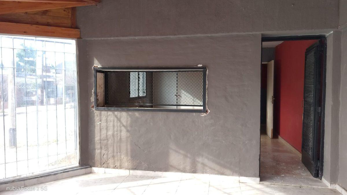 Casa a Refaccionar a 1 cuadra de Av Fuerza Aerea