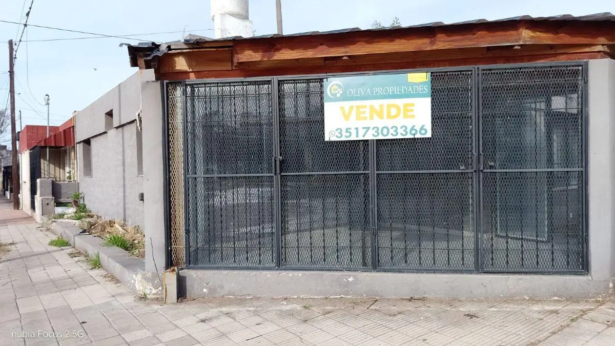 Casa a Refaccionar a 1 cuadra de Av Fuerza Aerea 3