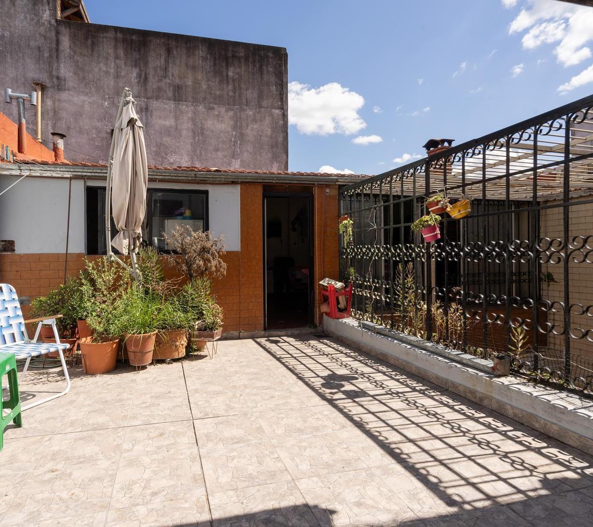 Venta Casa Cinco Ambientes en Flores. Dos Patios 1