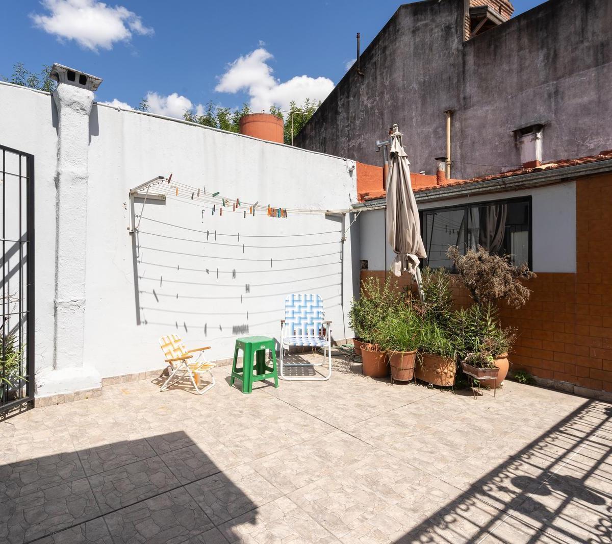 Venta Casa Cinco Ambientes en Flores. Dos Patios 2