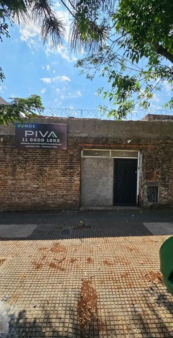 Venta Lote Propio 8.50 x 34 con casa a refaccionar de 4 Ambientes 2
