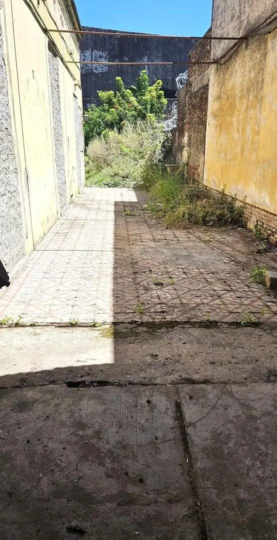 Venta Lote Propio 8.50 x 34 con casa a refaccionar de 4 Ambientes 4