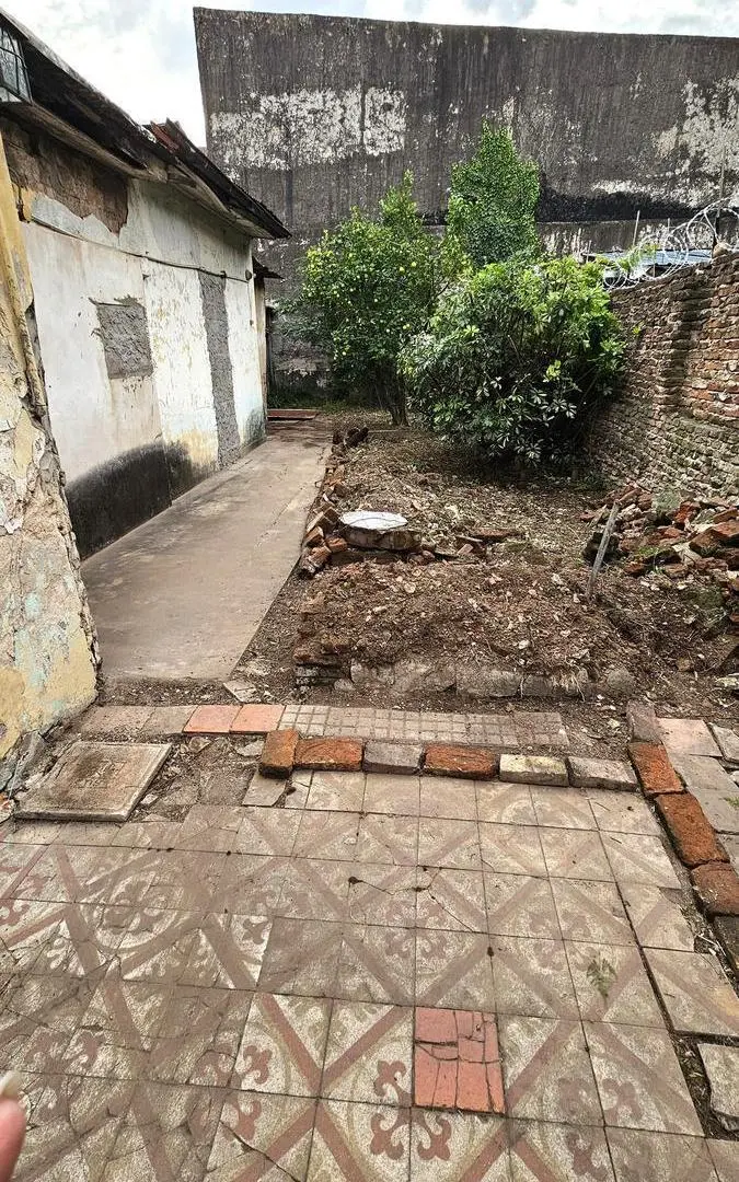 Venta Lote Propio 8.50 x 34 con casa a refaccionar de 4 Ambientes 3