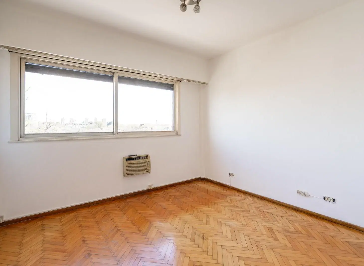 Departamento Tres Ambientes. Venta. Flores. Con Balcón 3