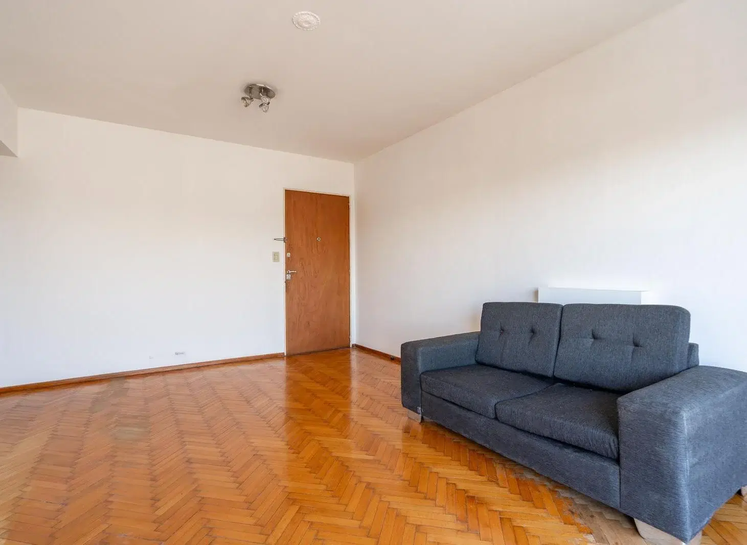 Departamento Tres Ambientes. Venta. Flores. Con Balcón 2