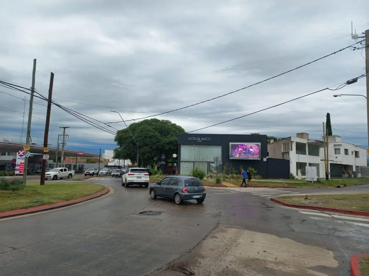 alquilo local 2 plantas rotonda heriberto martinez 2