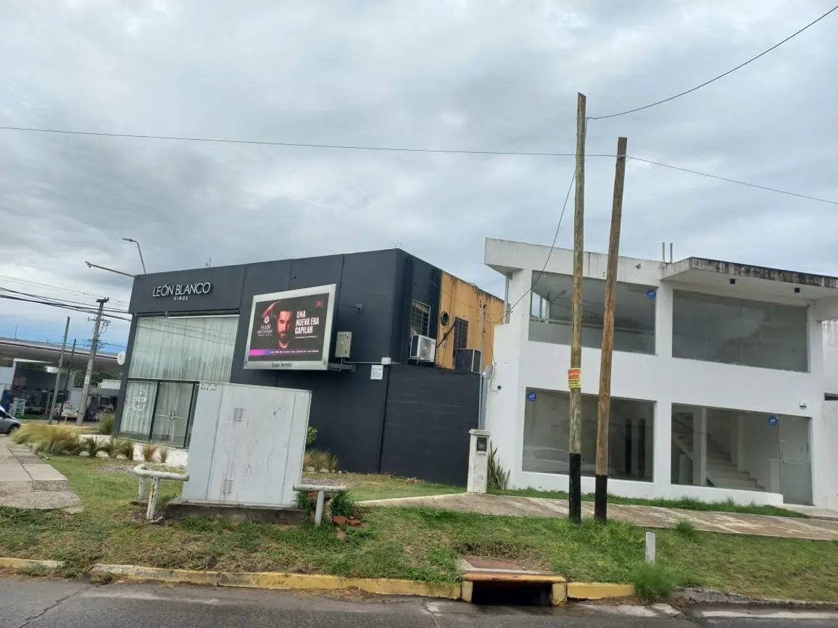 alquilo local 2 plantas rotonda heriberto martinez 1