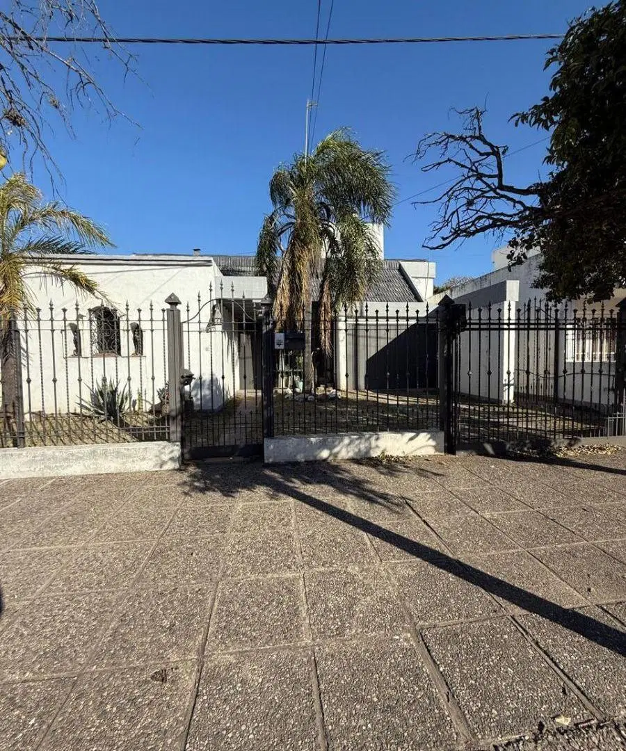 URCA-VENDO CASA SOBRE MENENDEZ PIDAL,OPORTUNIDAD 4