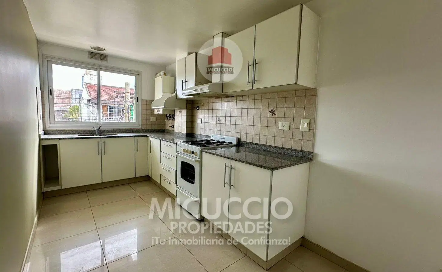Departamento en alquiler | Edilfredo Ameghino N°438 (1°B) | Escobar centro 4
