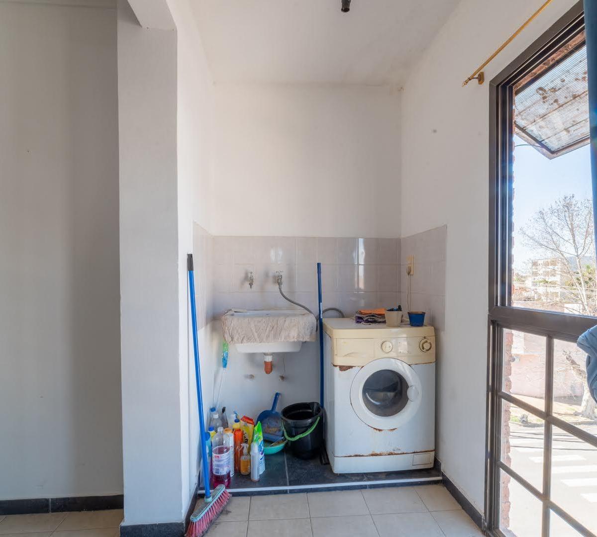 Excelente Zona Bº Candioti. Dpto con Cochera por Ascensor. Ideal Inversor. 5