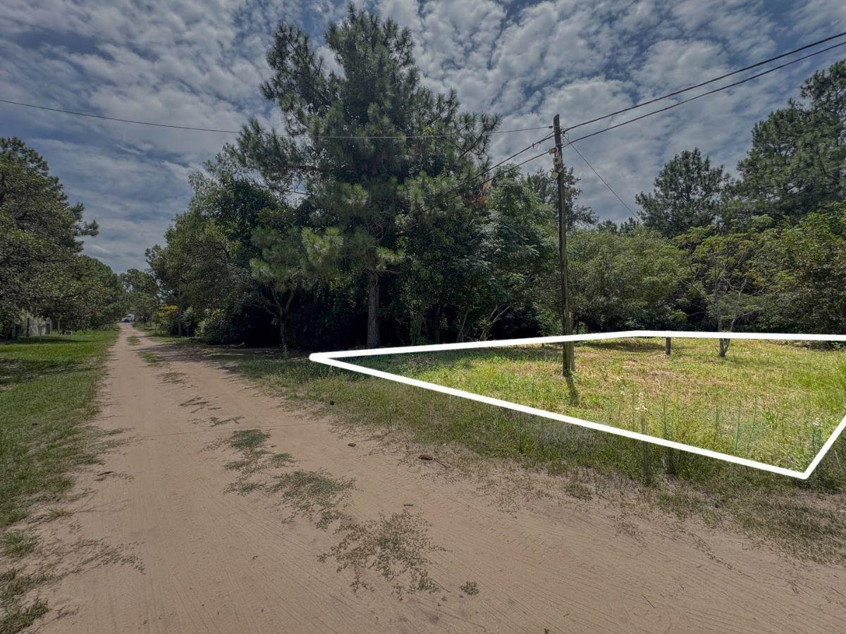 Lote de 465m2 en Arroyo Leyes – Las Acacias esquina Gavilán